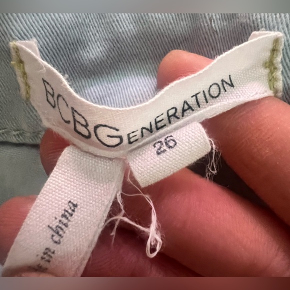 BCBGeneration | high waisted jorts | sz 26 | Light tie dye wash Jean shorts - Picture 4 of 8